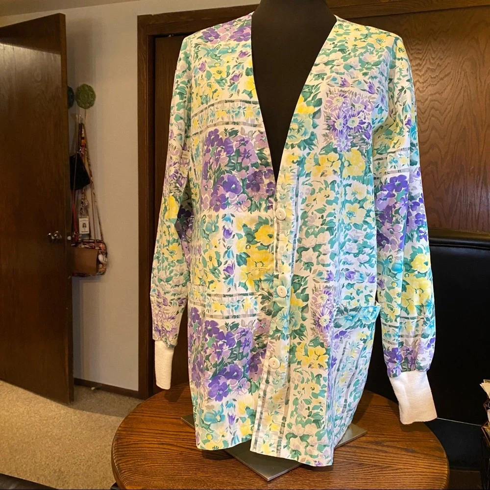 Women’s Floral “Working Scrubs by White Swan” Scrub Jacket (Medium) - Picture 2 of 7